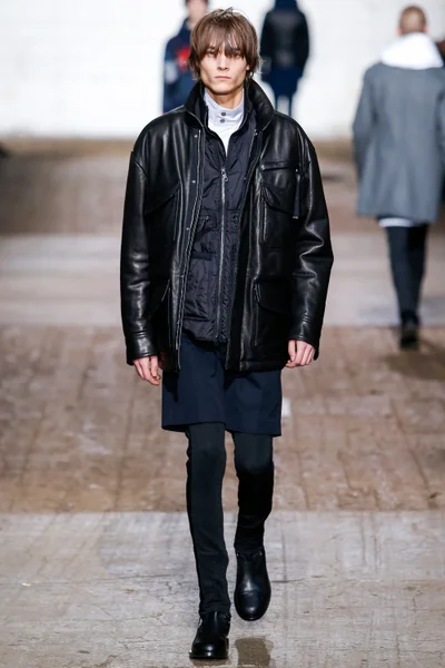 Look 28